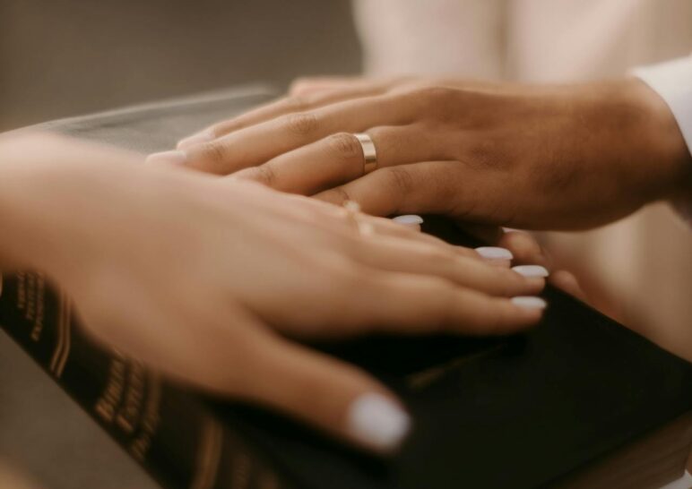 Schwören auf heilige Schriften?