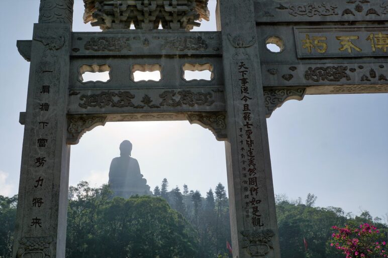 Buddha als Brückenbauer zu Christus