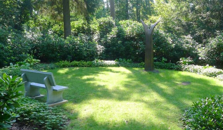 Ausflug zum Grabfeld der Gemeinde auf dem Sennefriedhof