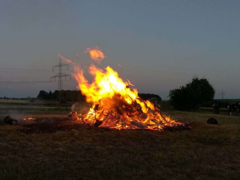 Johanni-Feuer auf dem Luisenhof 