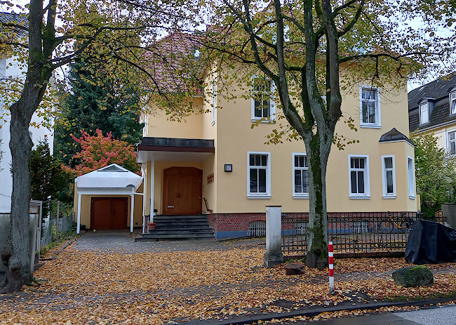 14.10.2025: Gemeindehaus im Herbst