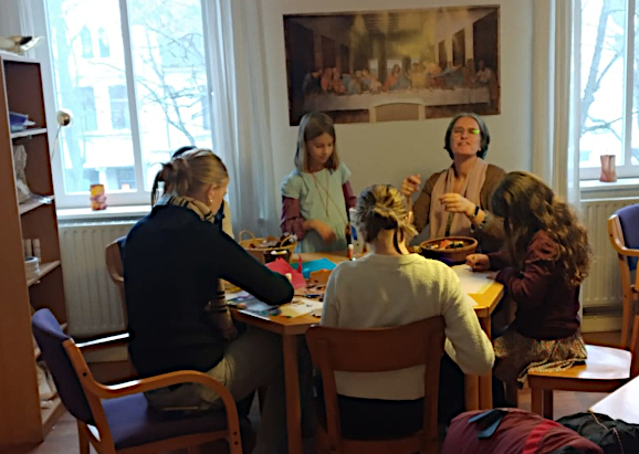 Blick in den Bastel- und Malraum