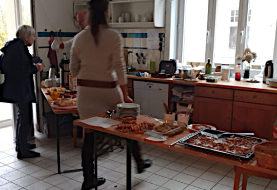 Das Buffett in der Küche (mit zwei Suppen)