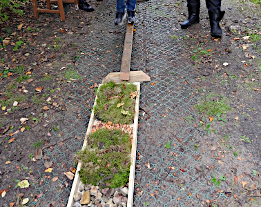 Balancieren mit verbundenen Augen