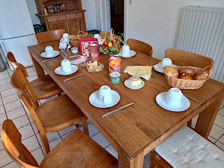 Sonntagsfeier und Gemeindefrühstück