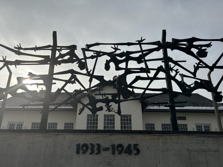 Die Menschenweihehandlung in der Gedenkstätte des Konzentrationslagers Dachau